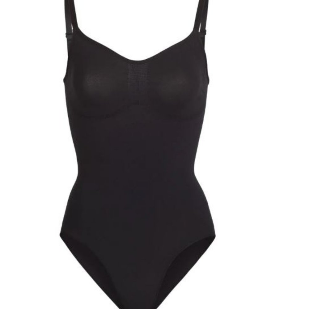 SKIMS SCULPTING BODYSUIT W. SNAPS in ONYX